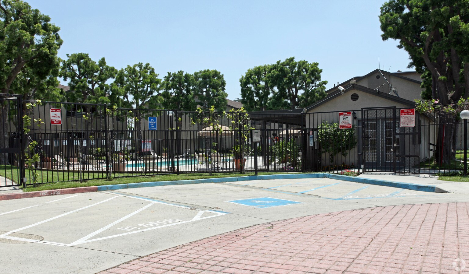 Mission Oaks Apartments - Mission Oaks Apartments