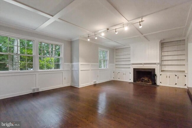 Building Photo - 310 Pine Tree Rd Rental