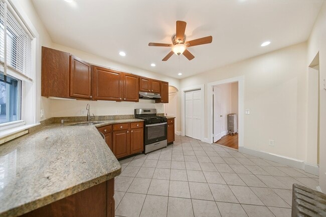 Building Photo - 39 McDonald St Unit 39