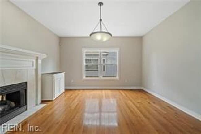 Photo - 4 Bed 2.5 Bath Home for Rent!