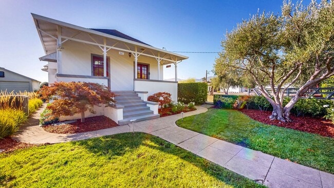 Photo - Charming 2 bedroom 1.5 bath plus office ho...
