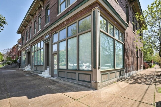 Building Photo - 3868 Shenandoah Ave Rental