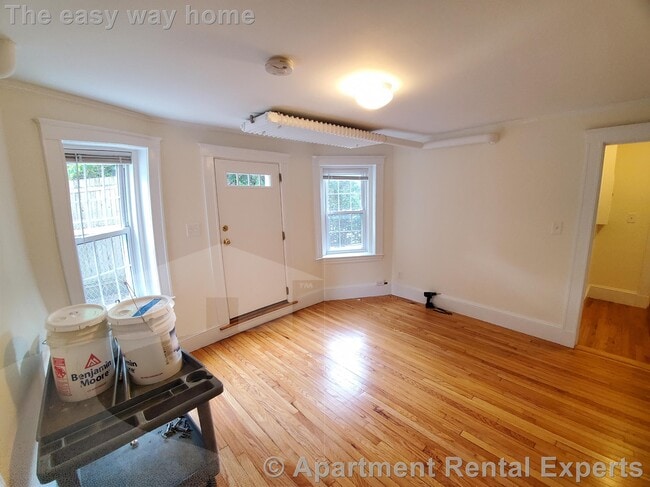 Building Photo - 156-158 Summer St Unit #B2 Rental