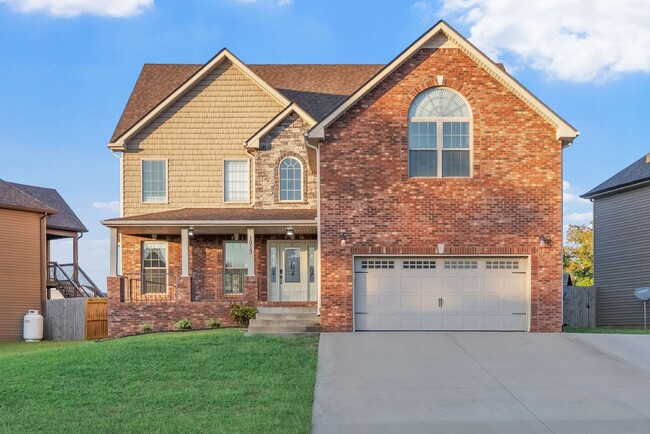 Building Photo - Pet Friendly Four Bedroom with Bonus!