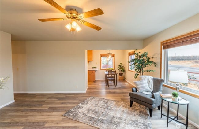 Photo - 21855 Rd 7 NW