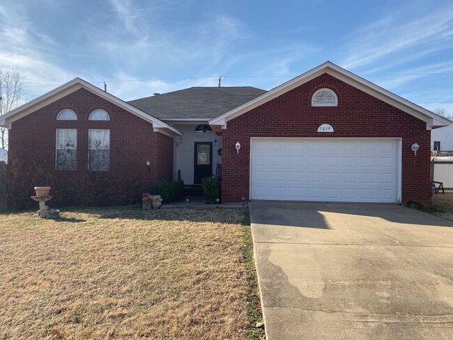 Cozy 3 Bedroom/2 Bathroom Home for Rent in... - Cozy 3 Bedroom/2 Bathroom Home for Rent in...