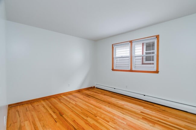 180 W 3rd St
