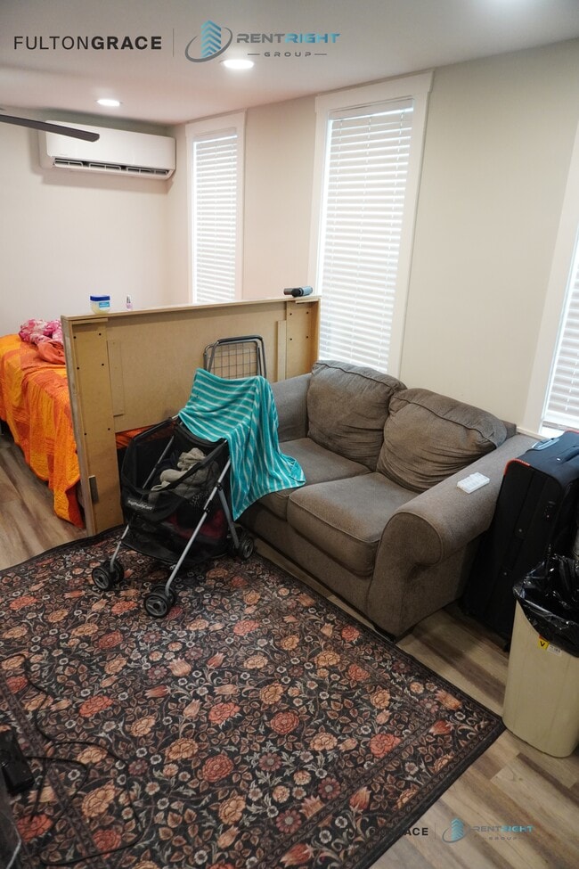 Building Photo - 1503 W 19th St