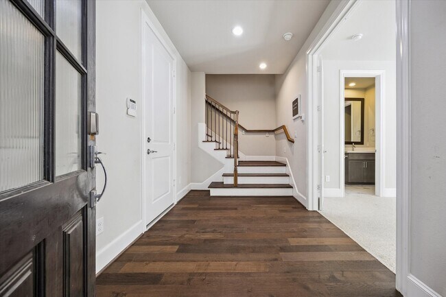 Photo - 2016 Covent Garden Station