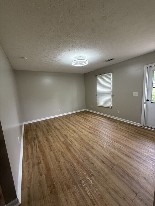 Photo - 3 Bedroom, 1.5 Bath in Great Location