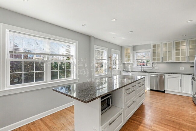 Photo - 3107 Valley Ln