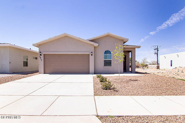 Building Photo - 5917 Ruidoso Downs St Rental