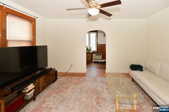 Photo - 1611 82nd St