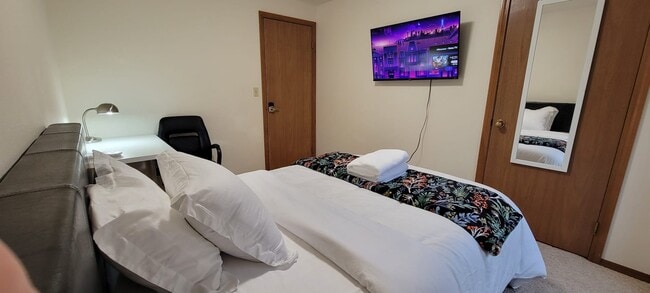 Photo - 19925 Wallingford Ave N