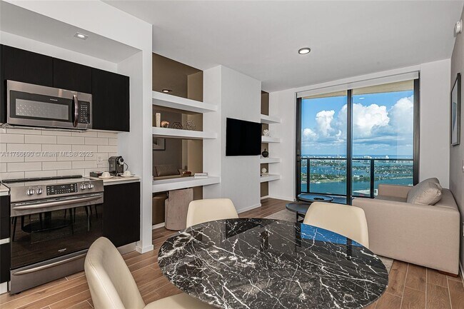 Photo - 398 NE 5th St Unidad 4211