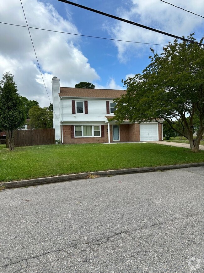 Building Photo - Pembroke Manor-4 bedroom 2.5 bath Single f... Rental