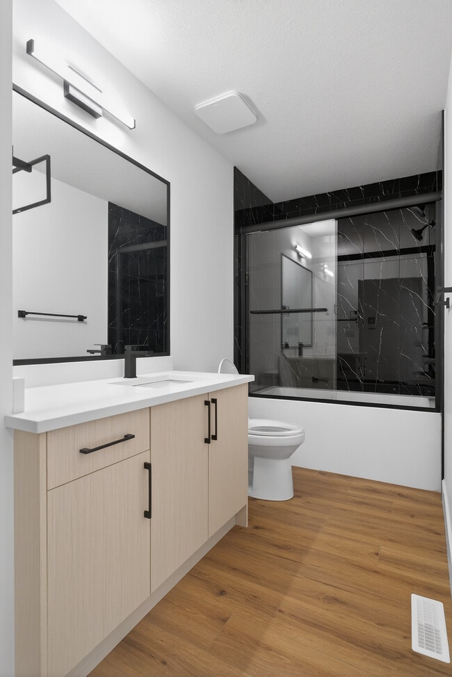 Photo - 9232-92385 85 St NW Unit 5