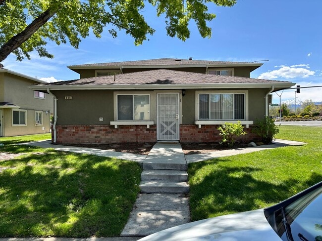 Building Photo - ONLY $1,500 PER MONTH FOR THIS SUPER CUTE , SPACIOUS 2 BEDROOM / 1 BATHROOM CONDO CENTRALLY LOCAT...