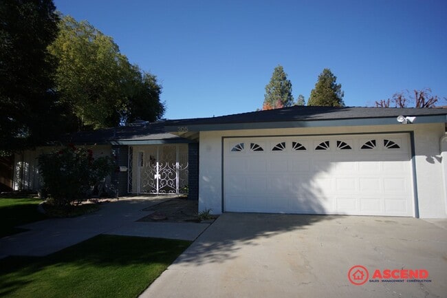 Building Photo - Gorgeous Home in Stockdale Park!