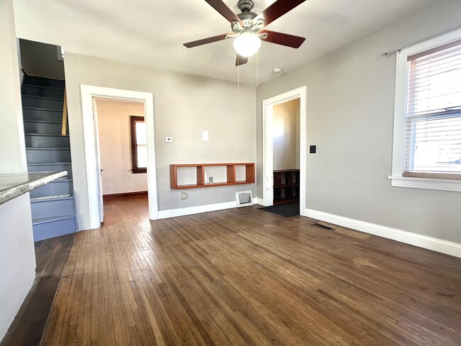 Photo - 1523 W Clark St