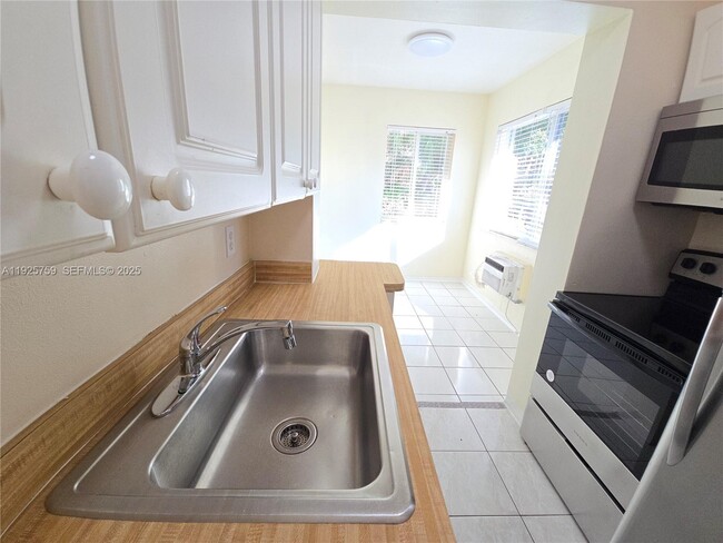 Photo - 1942 Monroe St Unit 4