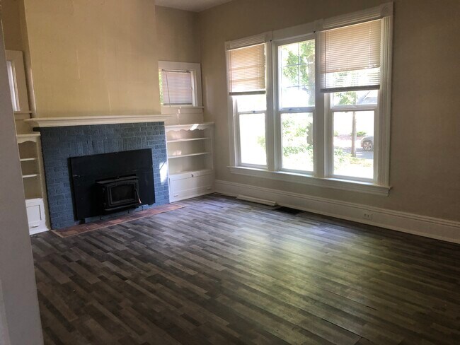 420 NE Campus St
