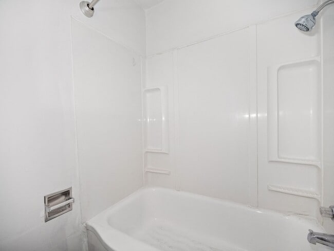 Photo - SUPER LOWER SOUTH HILL LOCATION , CLOSE TO HUCKLEBERRY MARKET Unidad 1503-5