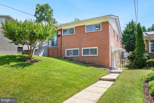 Photo - 1446 Roxanna Rd NW