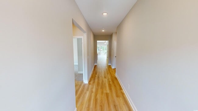 Photo - 1072 Moen Lp