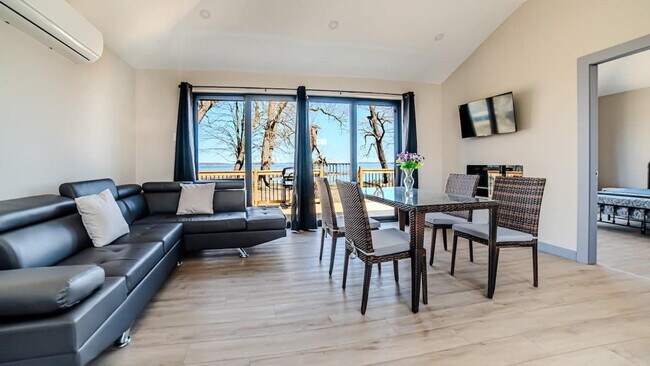 Building Photo - 6010 Rice Lake Scenic Dr