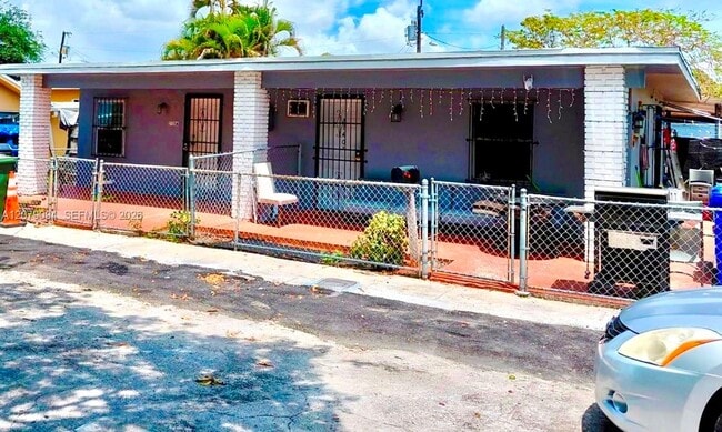 Building Photo - 2140 NW 1st Terrace Unit A