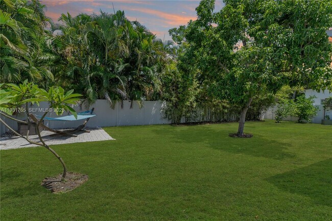 Photo - 1945 S Hibiscus Dr