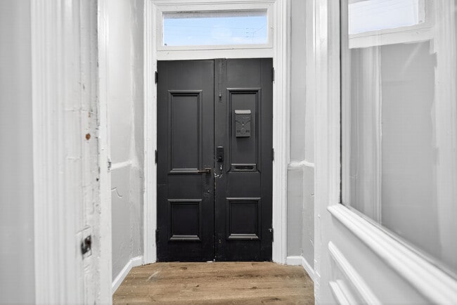 Photo - 517 Armandale St