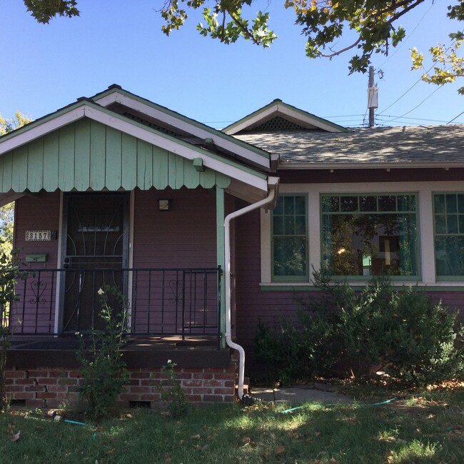 Building Photo - Charming 2 bedroom 1 Bath Close to Midtown!