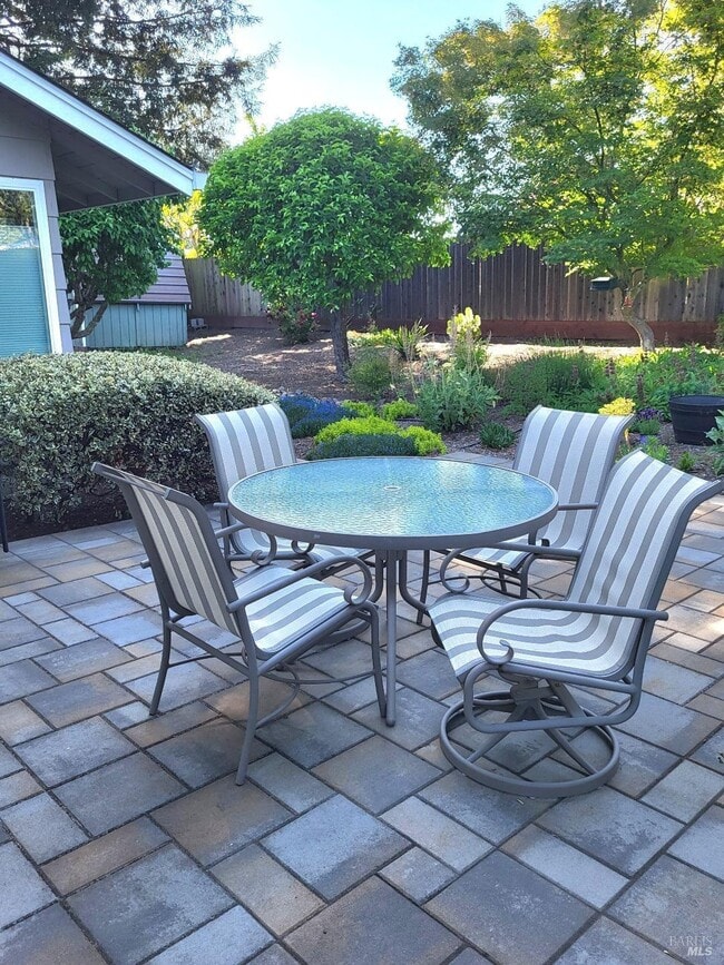 Photo - 123 Old Oak Ln