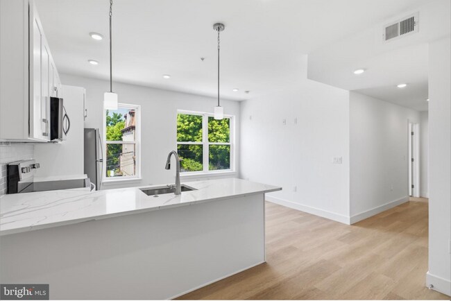 Building Photo - 3637 N 16th St Unit C