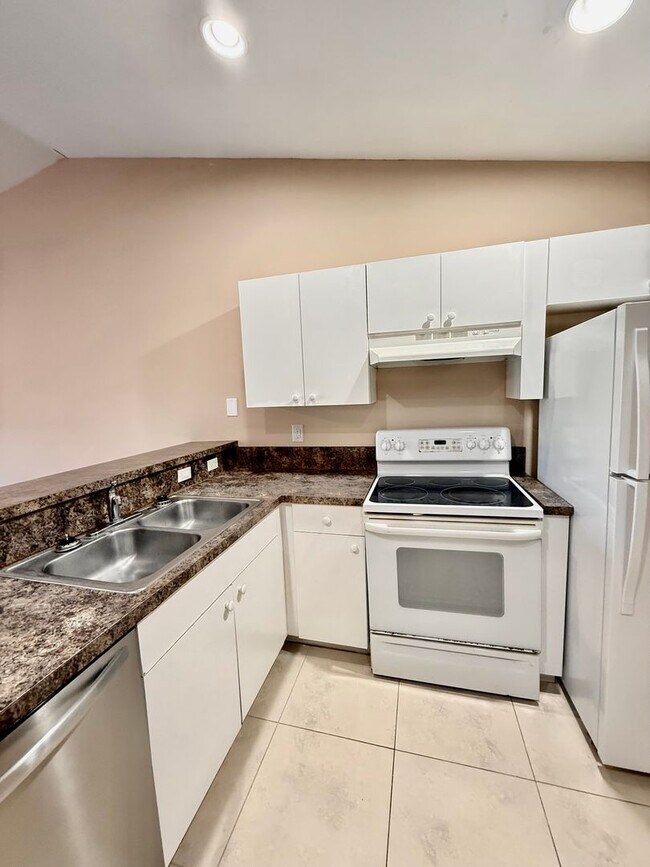 Photo - Central located 3 bed 2 bath duplex- 1 car garage