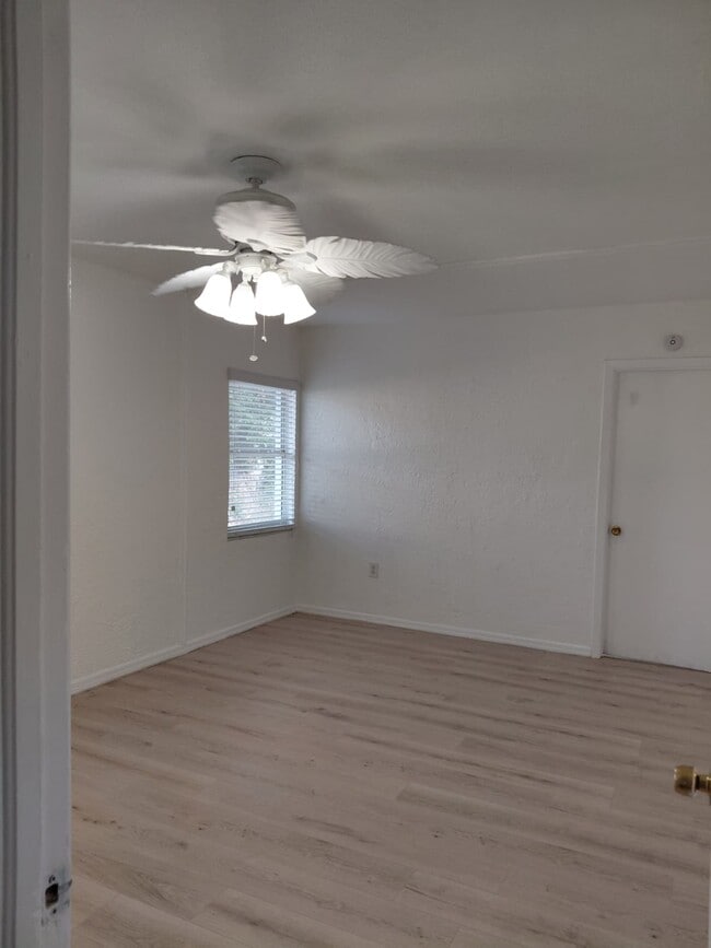 Photo - 1003 39th Ave W