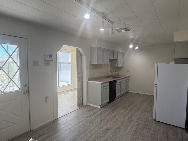 Photo - 2155 Kingman Ave