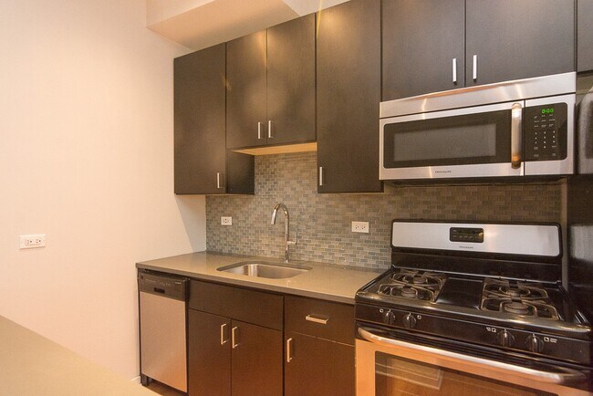Photo - 2402 N Kedzie Unidad 70B