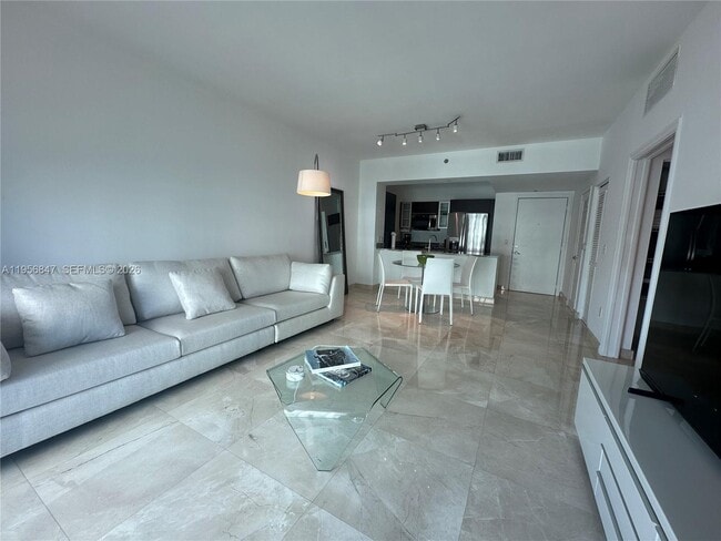 Photo - 950 Brickell Bay Dr Unidad 1402