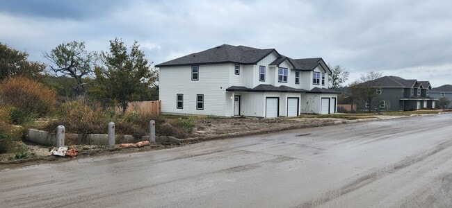 Photo - 541 Ryan Xing