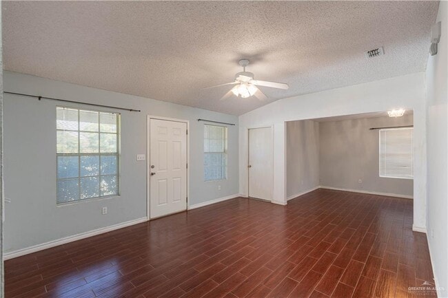 Photo - 17 Roundup Cir