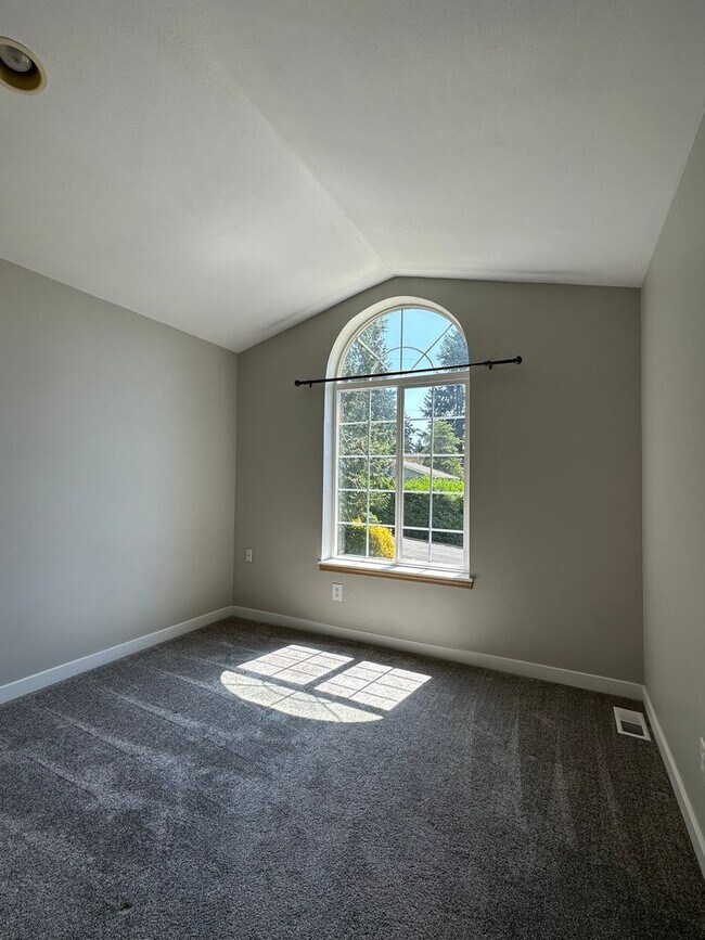 Photo - Beautiful Bonney Lake Inlet Isle Tri-Level 3 bed 2.5 bath Home!
