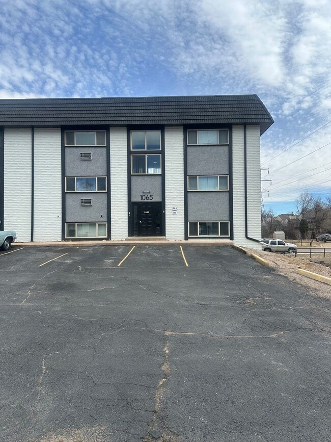 Building Photo - 1 MONTH FREE! Updated 1 Bedroom 1st Floor Apartment Home in Lakewood near Hwy 6!