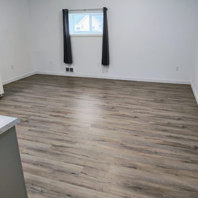 Living Room / Kitchen - 154 High Forest St Unidad 158C