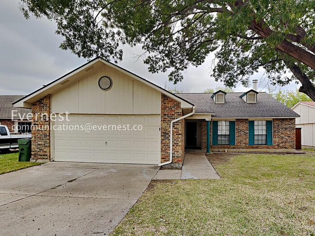 3 Bed/2 Bath Home with Garage / Pet-Friend... - 3 Bed/2 Bath Home with Garage / Pet-Friend...