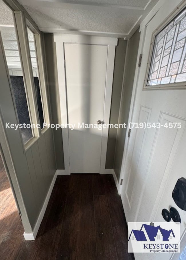 Photo - Horse Lover's Dream, Complete With Stable and Corral! 3 Bedroom/1 Bathroom Home $1500/$1500