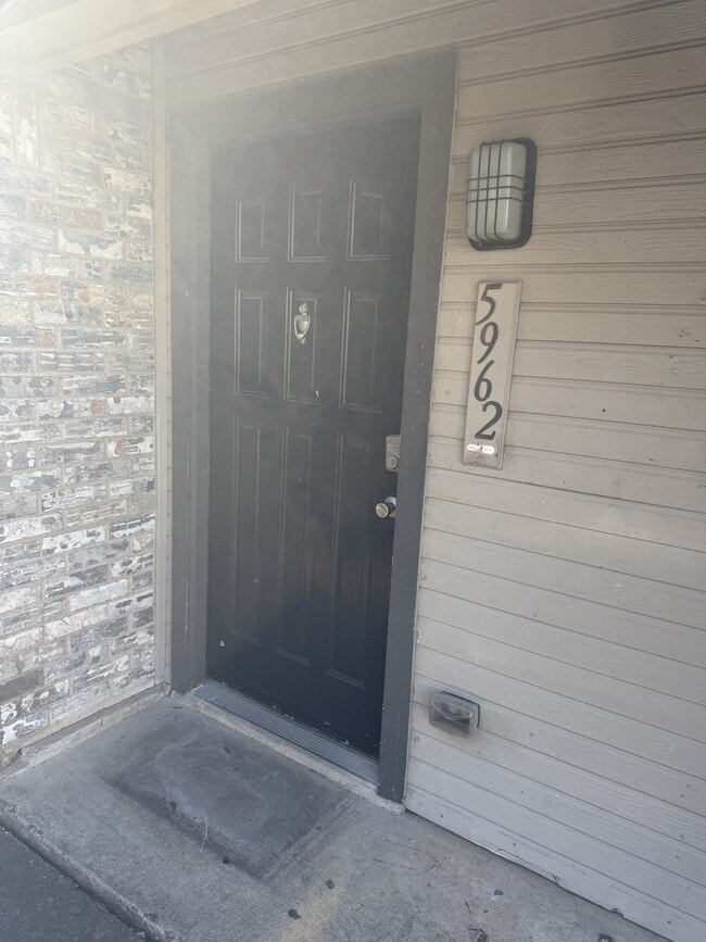 Building Photo - 5962 Westcreek Dr