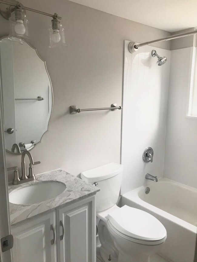 Photo - Pet Friendly Renovated One Bedroom Unit 3- 2359 Ridgecrest